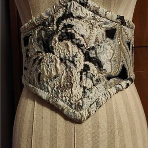 Elegant Floral Embroidered Corset Belt